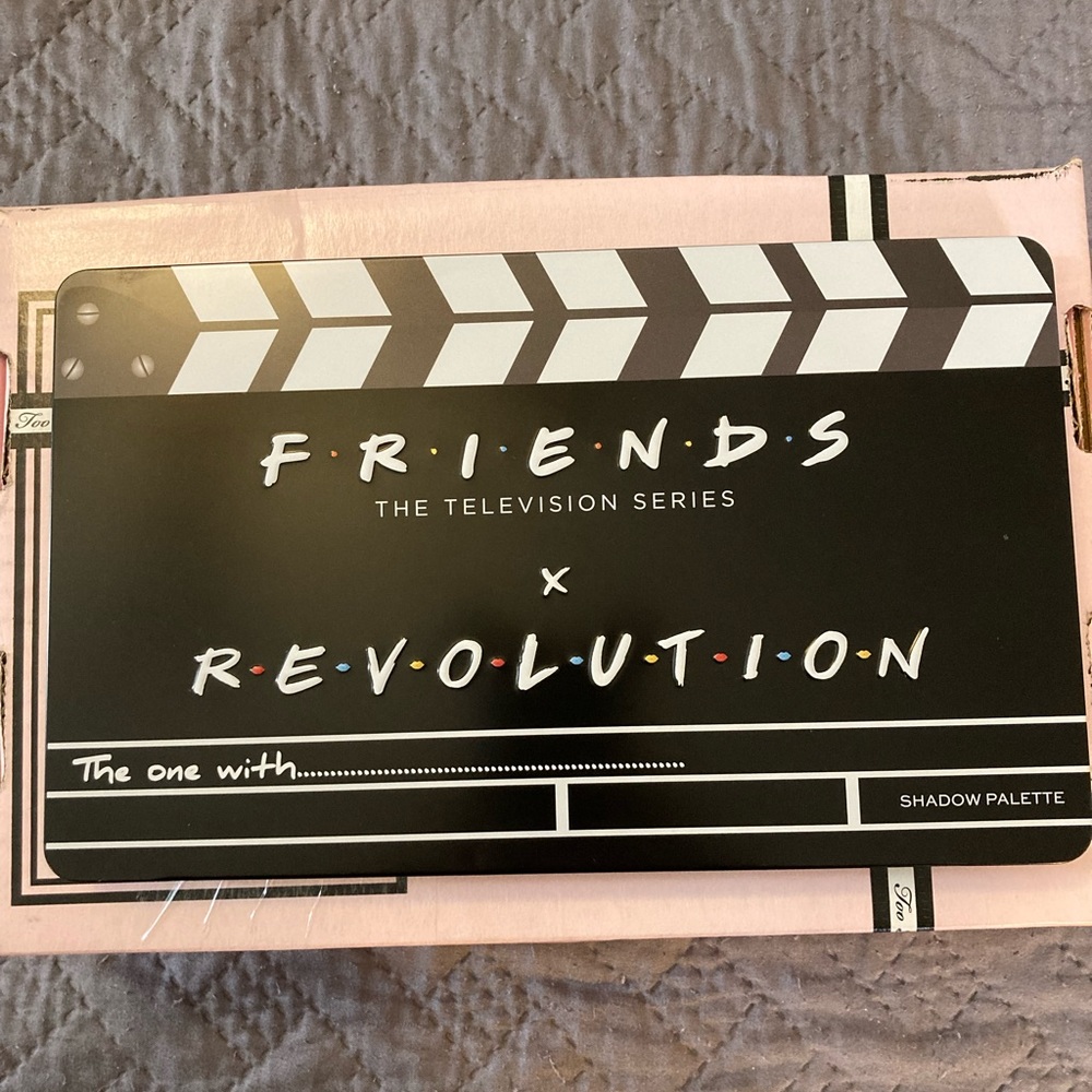 Friends x Revolution eyeshadow pallet